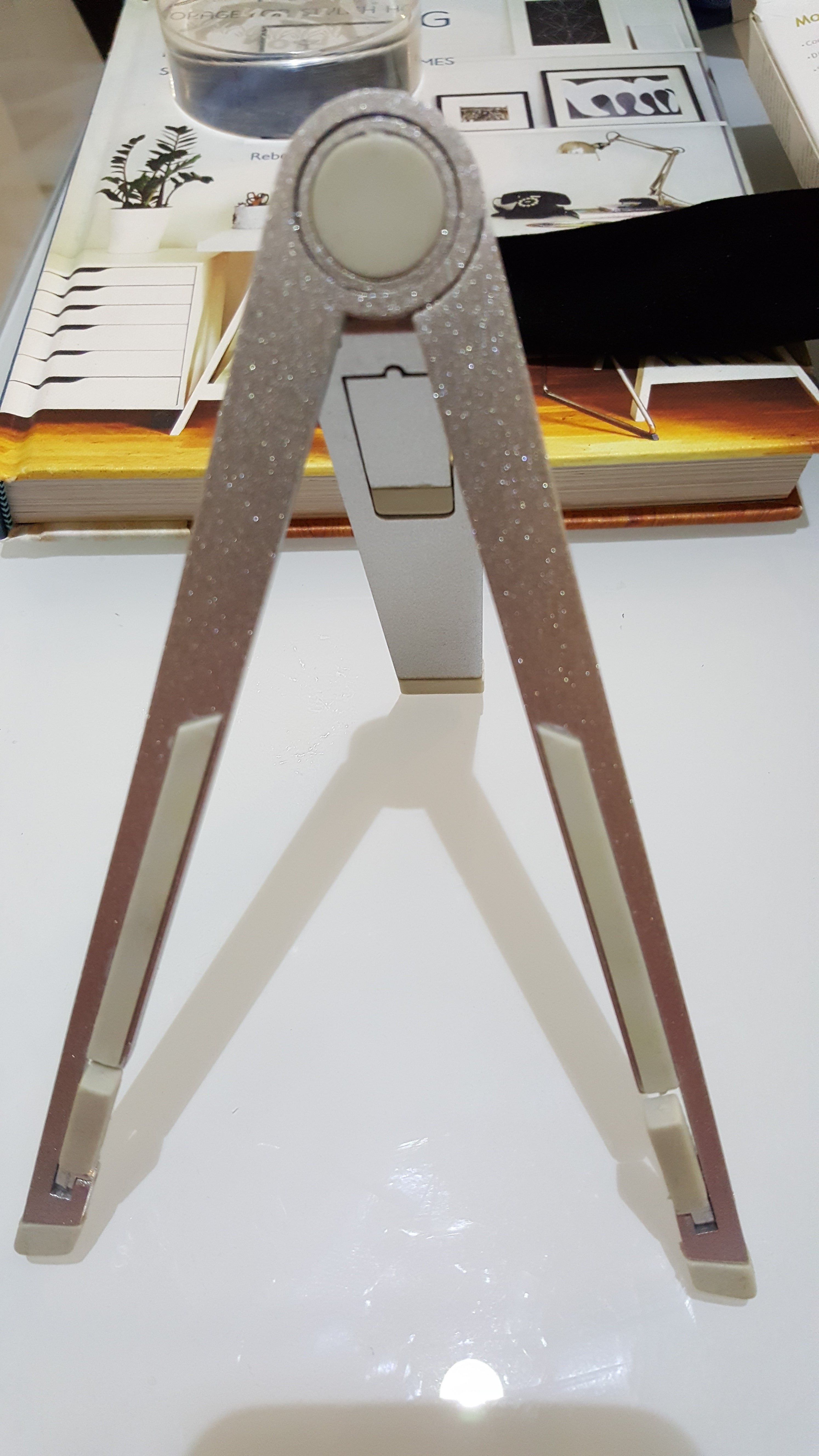 Mobile Stand for Tablet PC Aluminum Alloy Ideal for wedding and birthday giveaways...